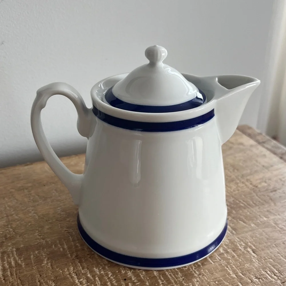 WILLIAMS SONOMA BRASSERIE WHITE AND BLUE CREAMER AND SUGAR SET